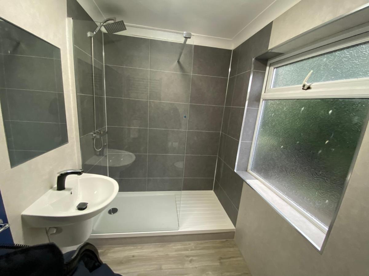 Harewood Lodge - Single And Double Rooms Self Serve Apartment King's Lynn Exterior photo