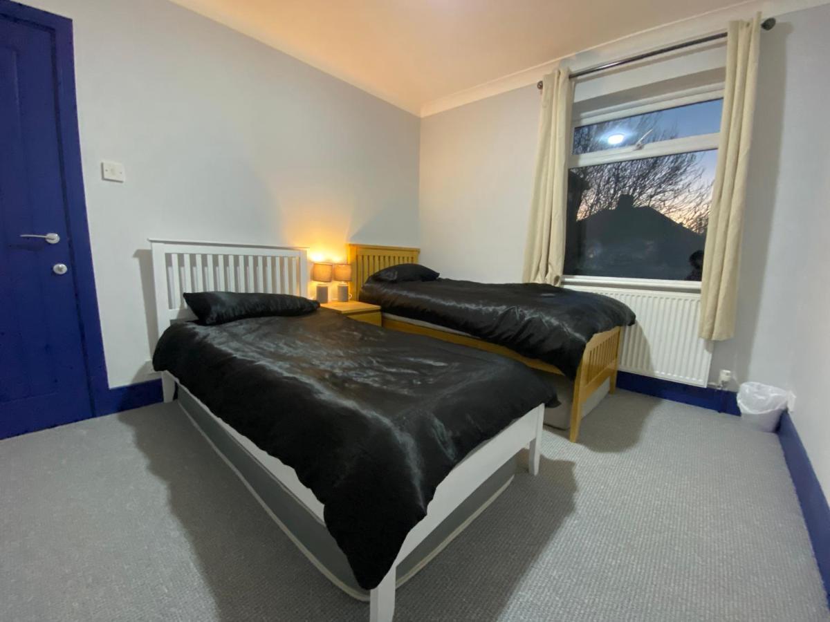 Harewood Lodge - Single And Double Rooms Self Serve Apartment King's Lynn Exterior photo